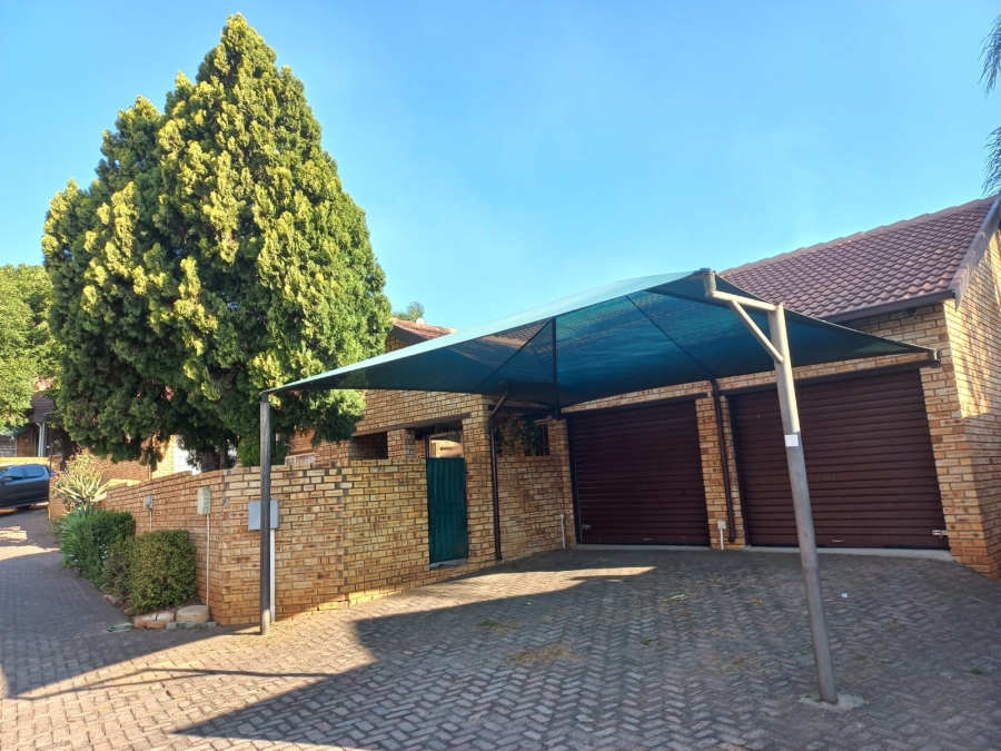 3 Bedroom Property for Sale in Safari Gardens North West
